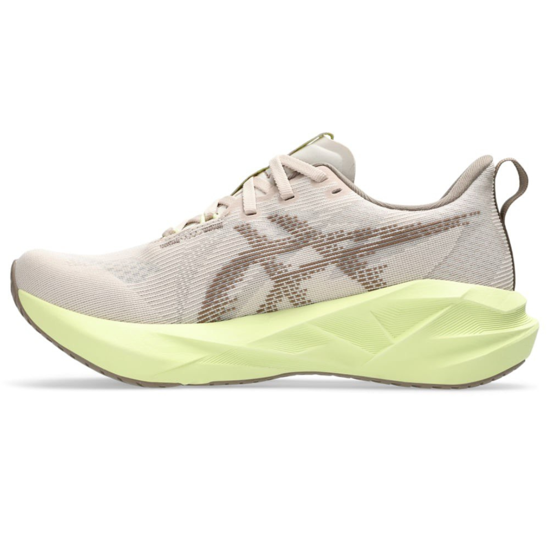 Tênis Asics Novablast 5 - Bege/Marrom