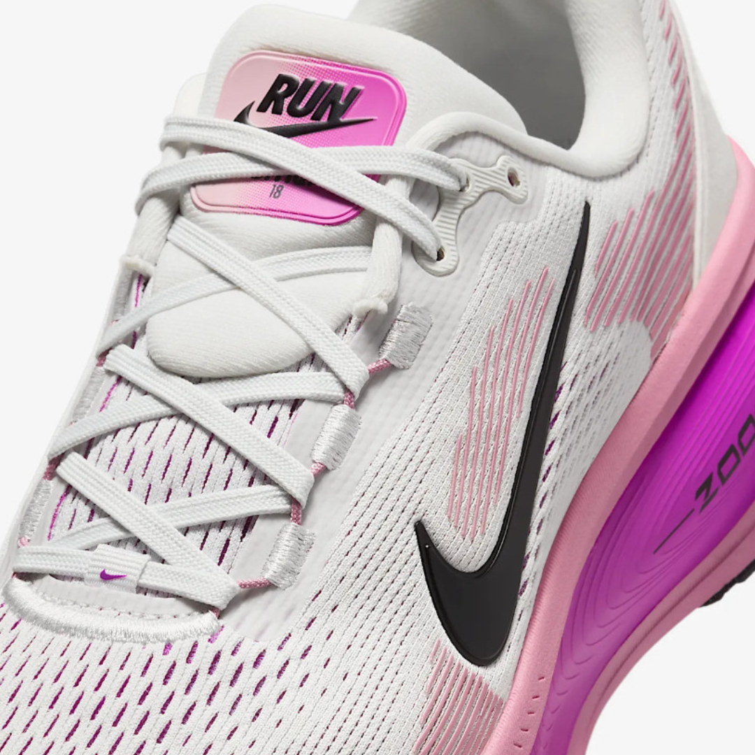 Tênis Nike Vomero 18 - Branco/Roxo