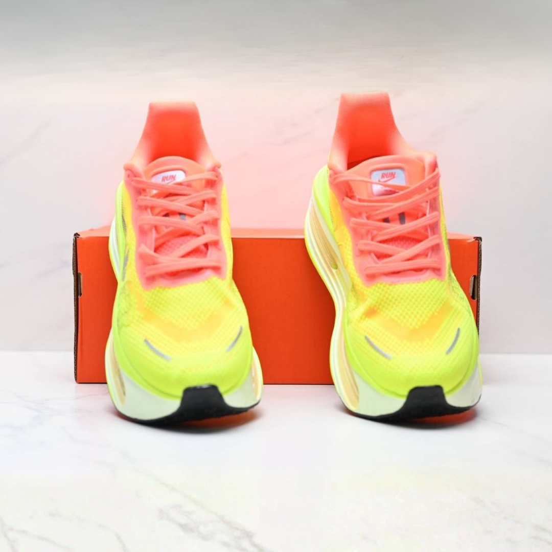 Tênis Nike Vomero Premium - Amarelo/Laranja