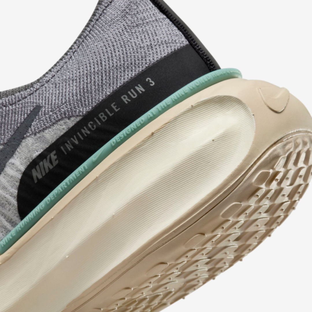 Tênis Nike Invincible Run 3 - Cinza/Preto