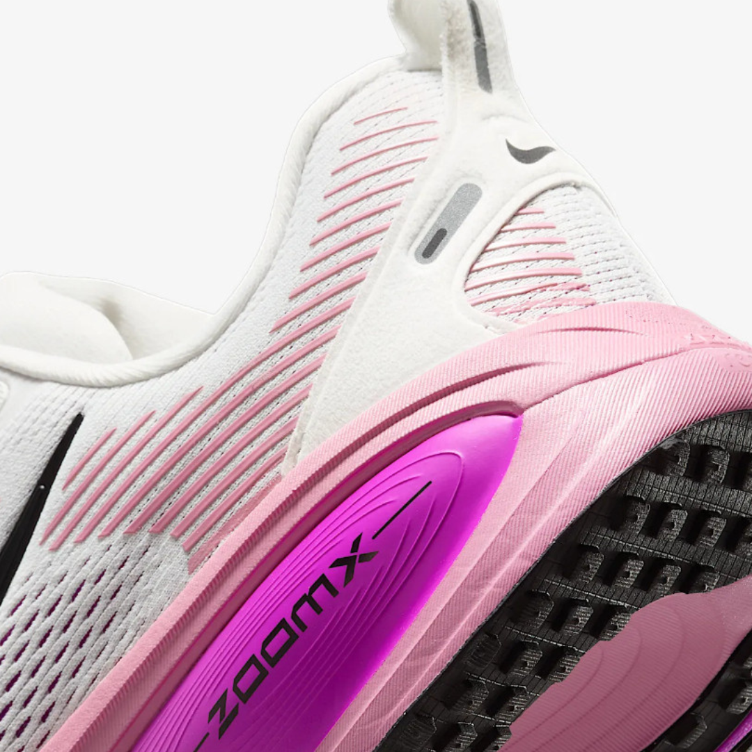 Tênis Nike Vomero 18 - Branco/Roxo