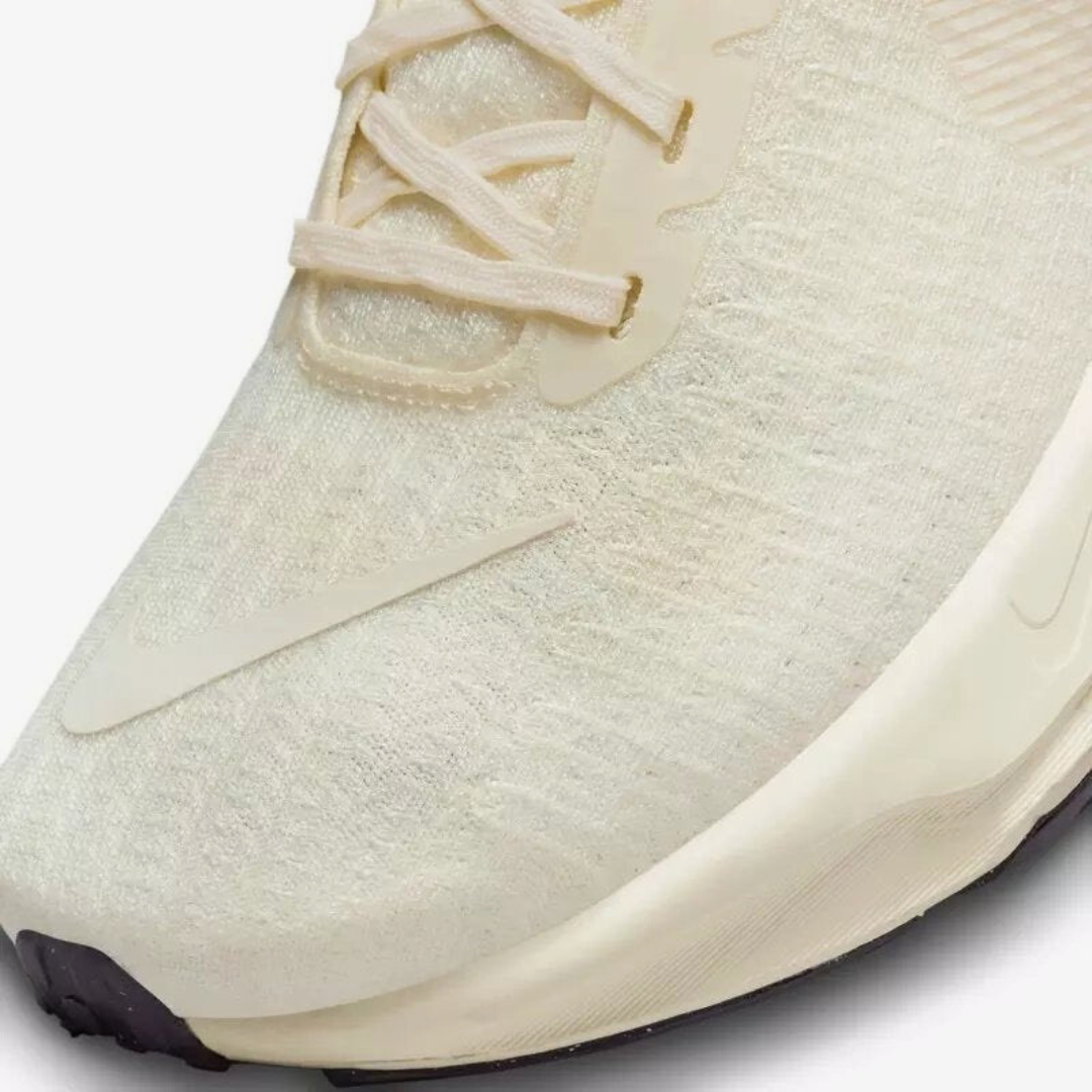 Tênis Nike Invincible Run 3 - Bege