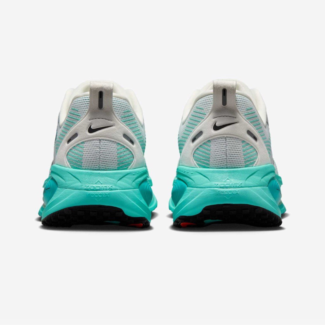Tênis Nike Vomero 18 - White/Dusty Cactus