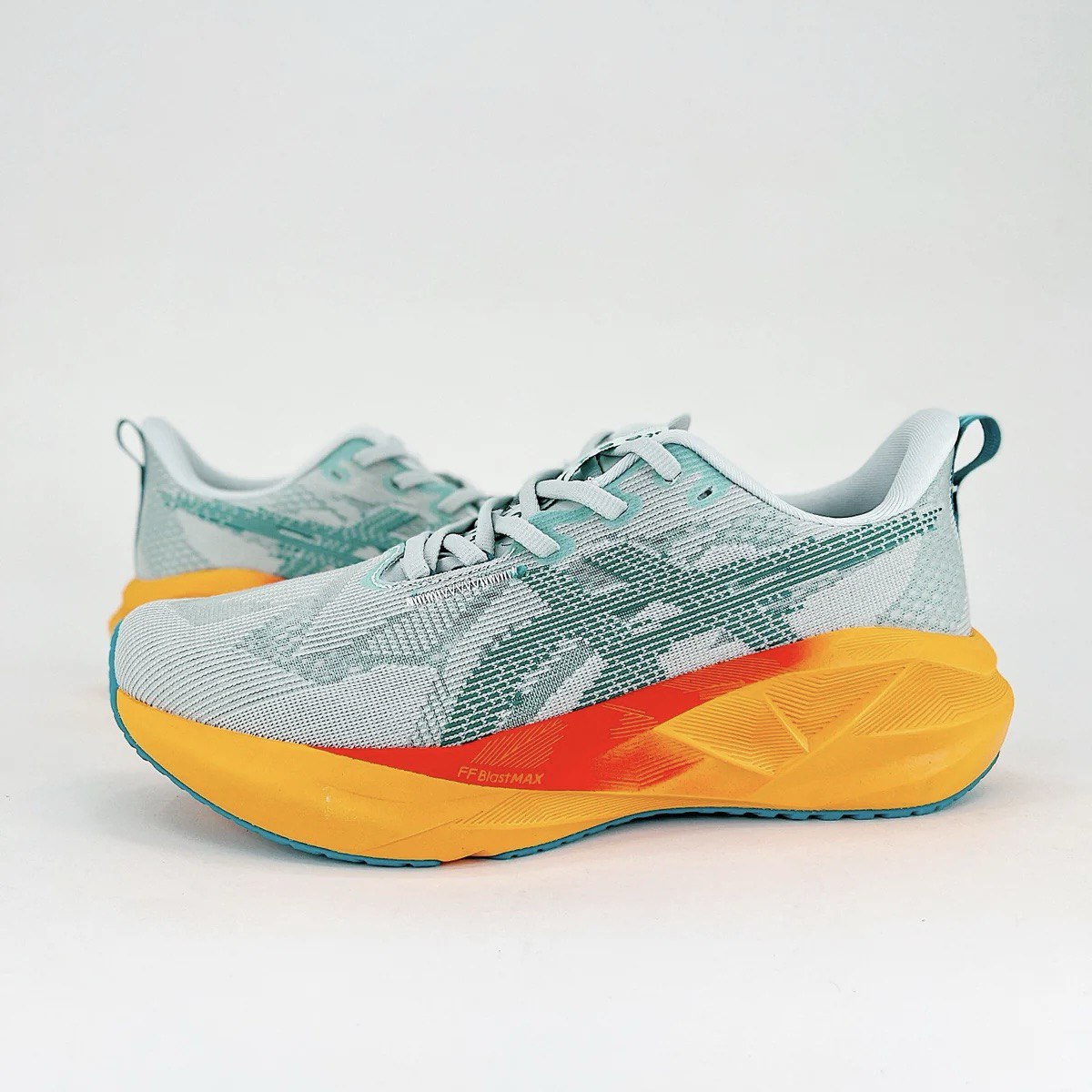 Tênis Asics Novablast 5 - Verde com Laranja