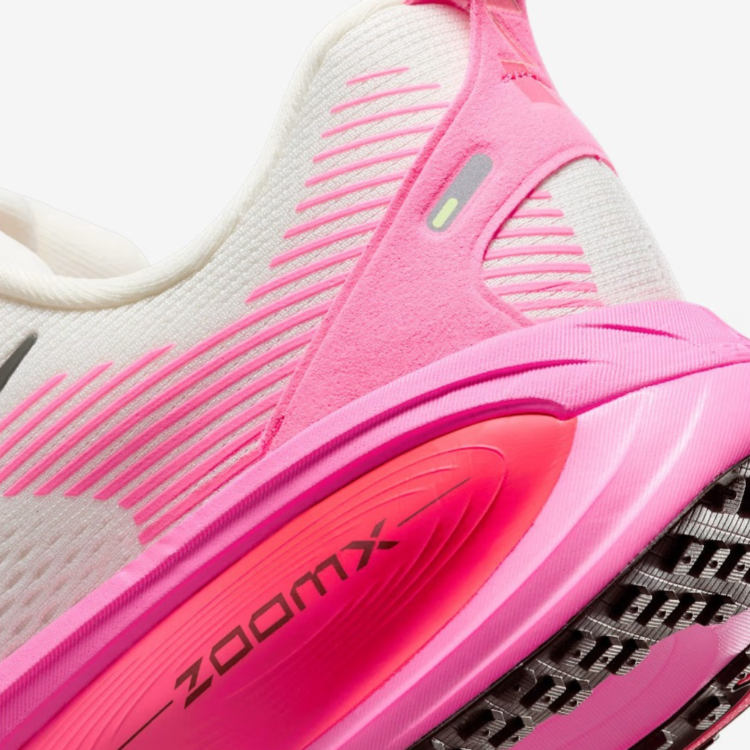 Tênis Nike Vomero 18 - Rosa/Bege
