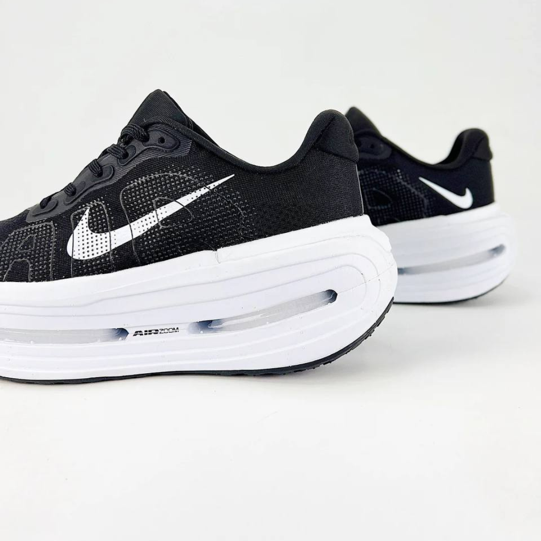 Tênis Nike Vomero Premium - Preto/Branco