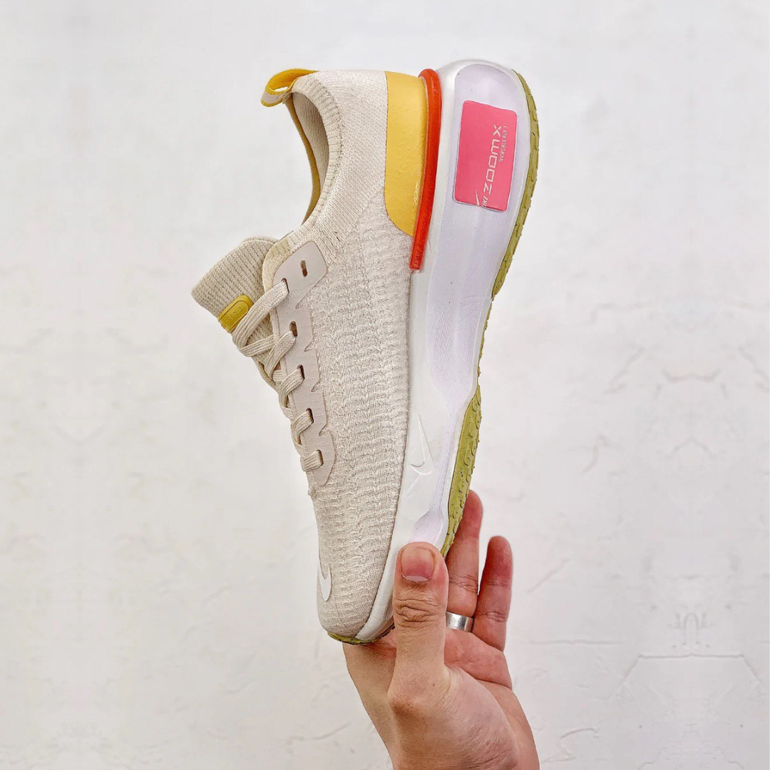 Tênis Nike Invincible Run 3 - Bege/Branco