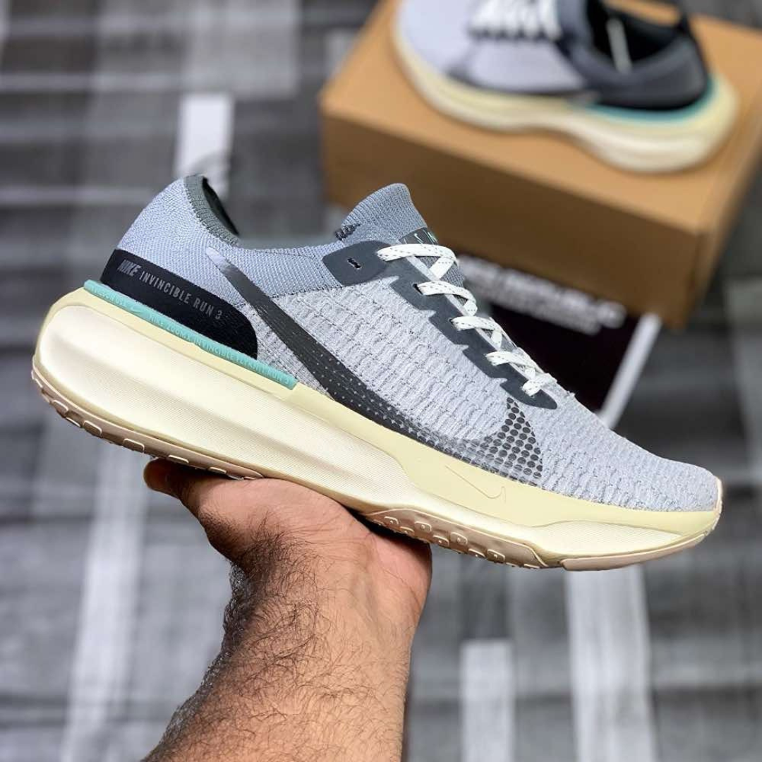 Tênis Nike Invincible Run 3 - Cinza/Preto