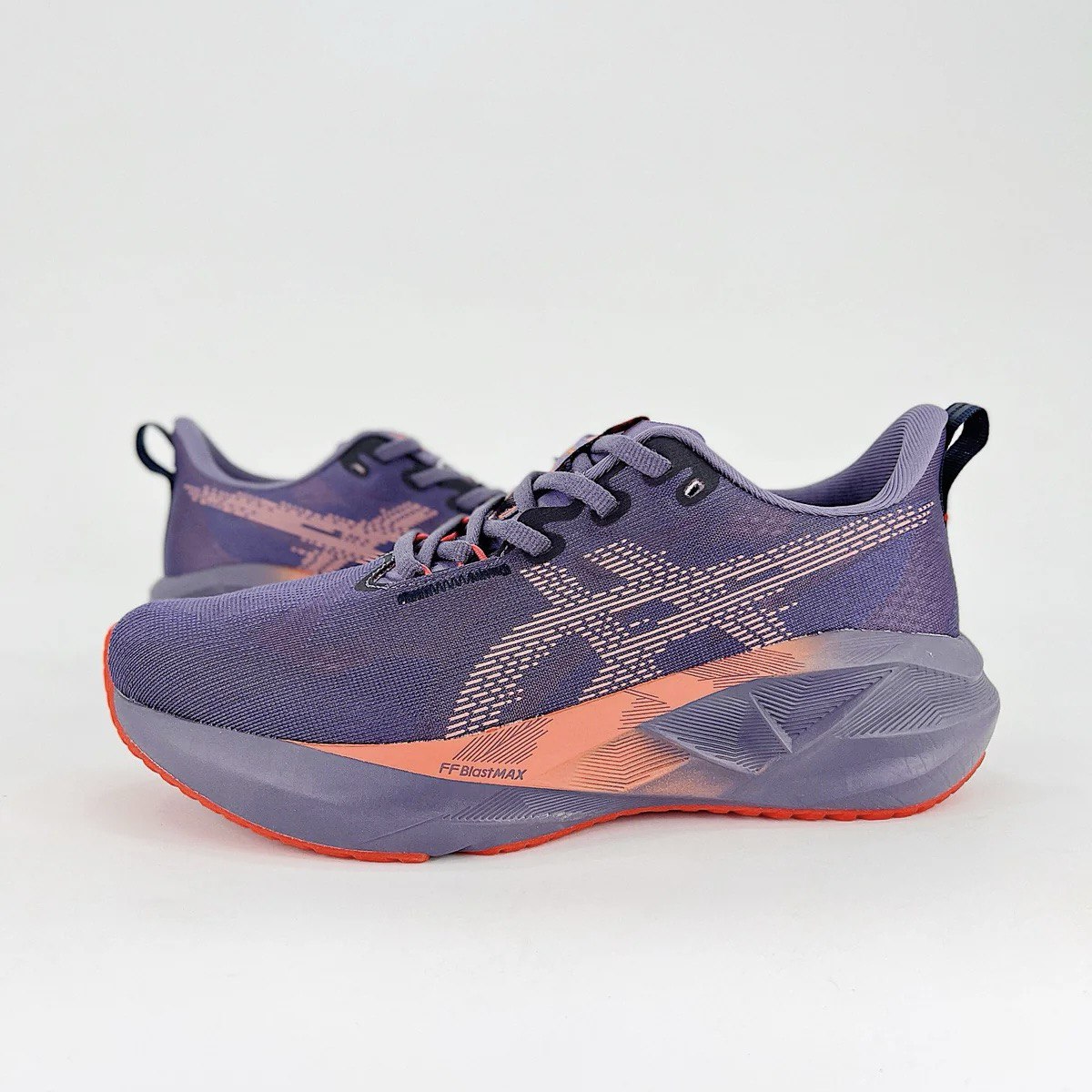 Tênis Asics Novablast 5 - Roxo com Vermelho