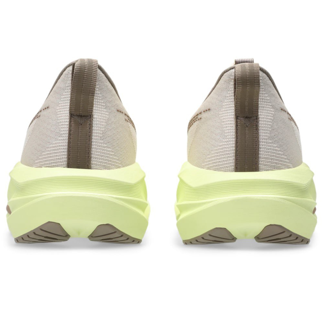 Tênis Asics Novablast 5 - Bege/Marrom