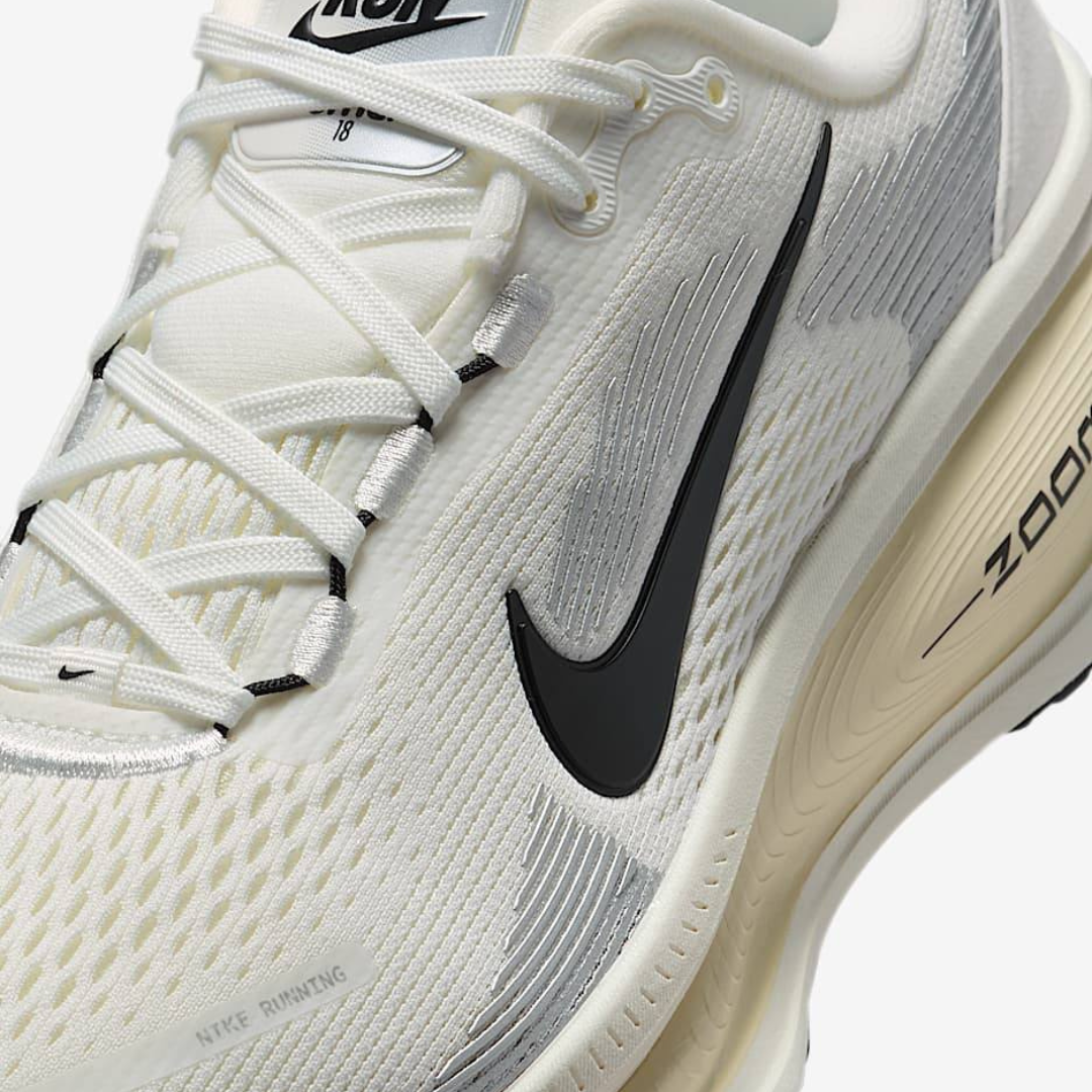Tênis Nike Vomero 18 - Branco/Bege