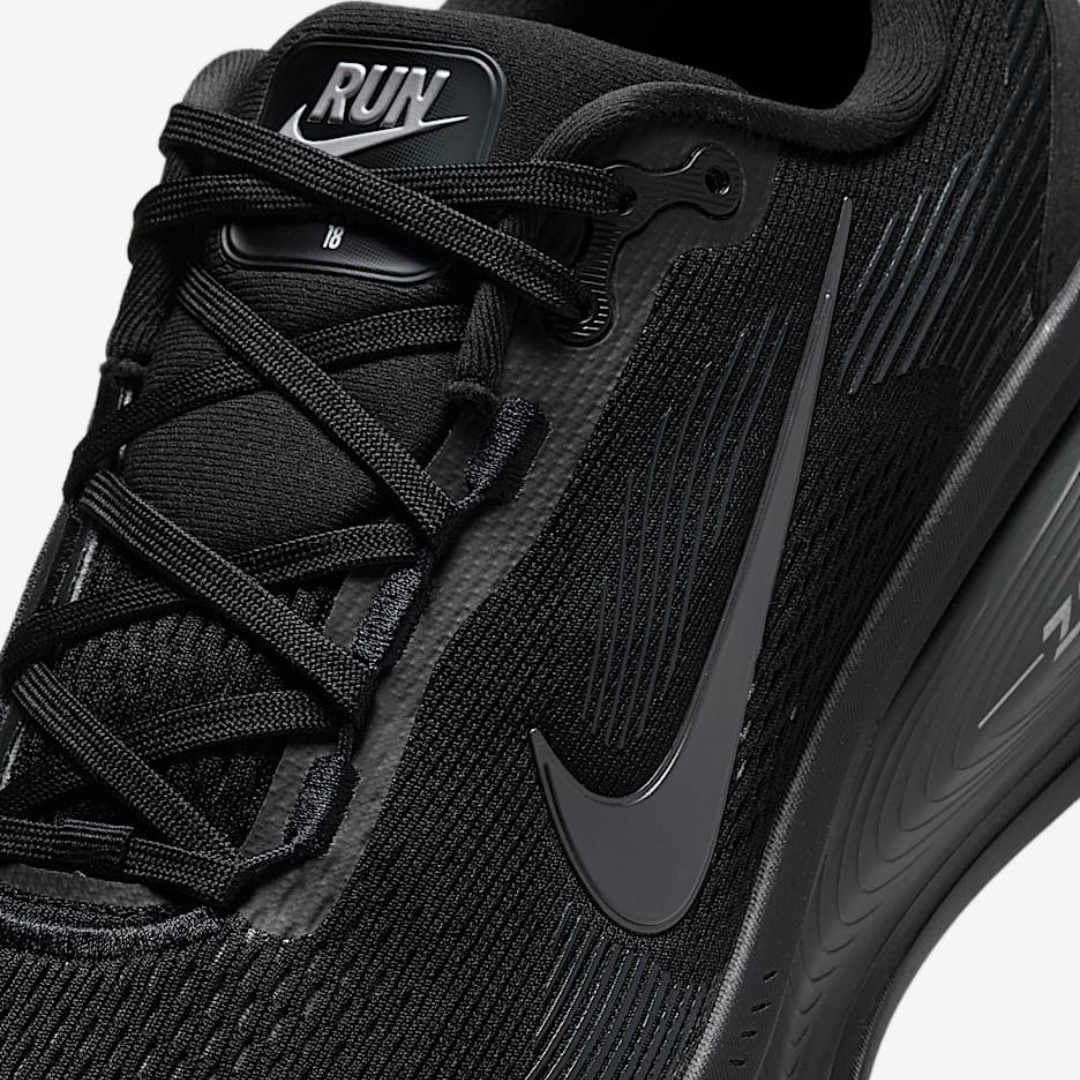 Tênis Nike Vomero 18 - Preto