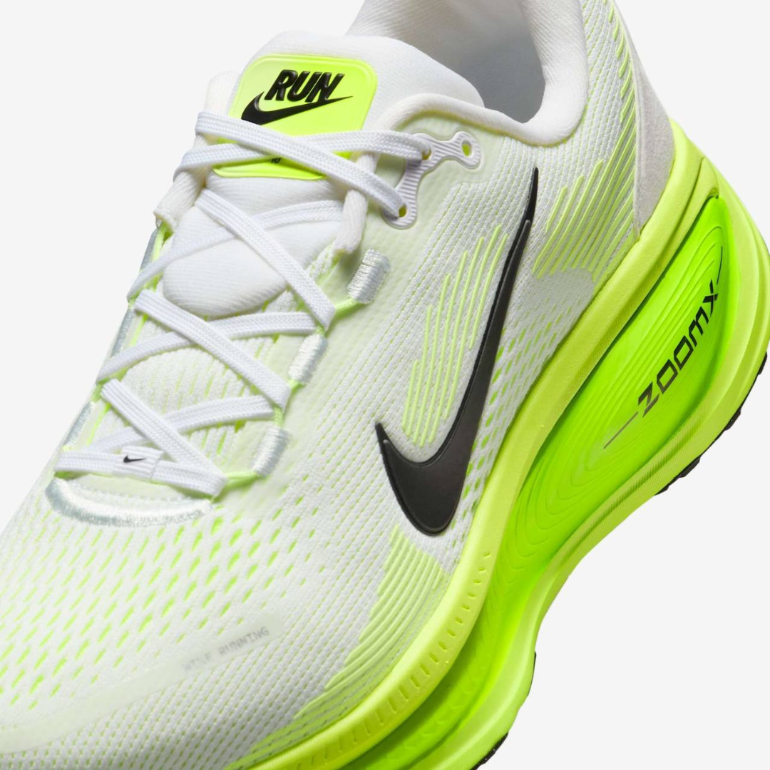 Tênis Nike Vomero 18 - Branco/Verde