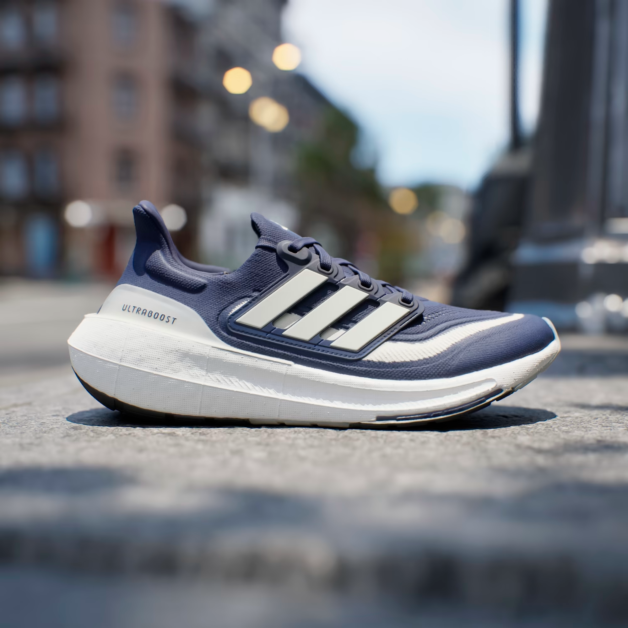 Tênis Adidas Ultraboost Light Dark Blue