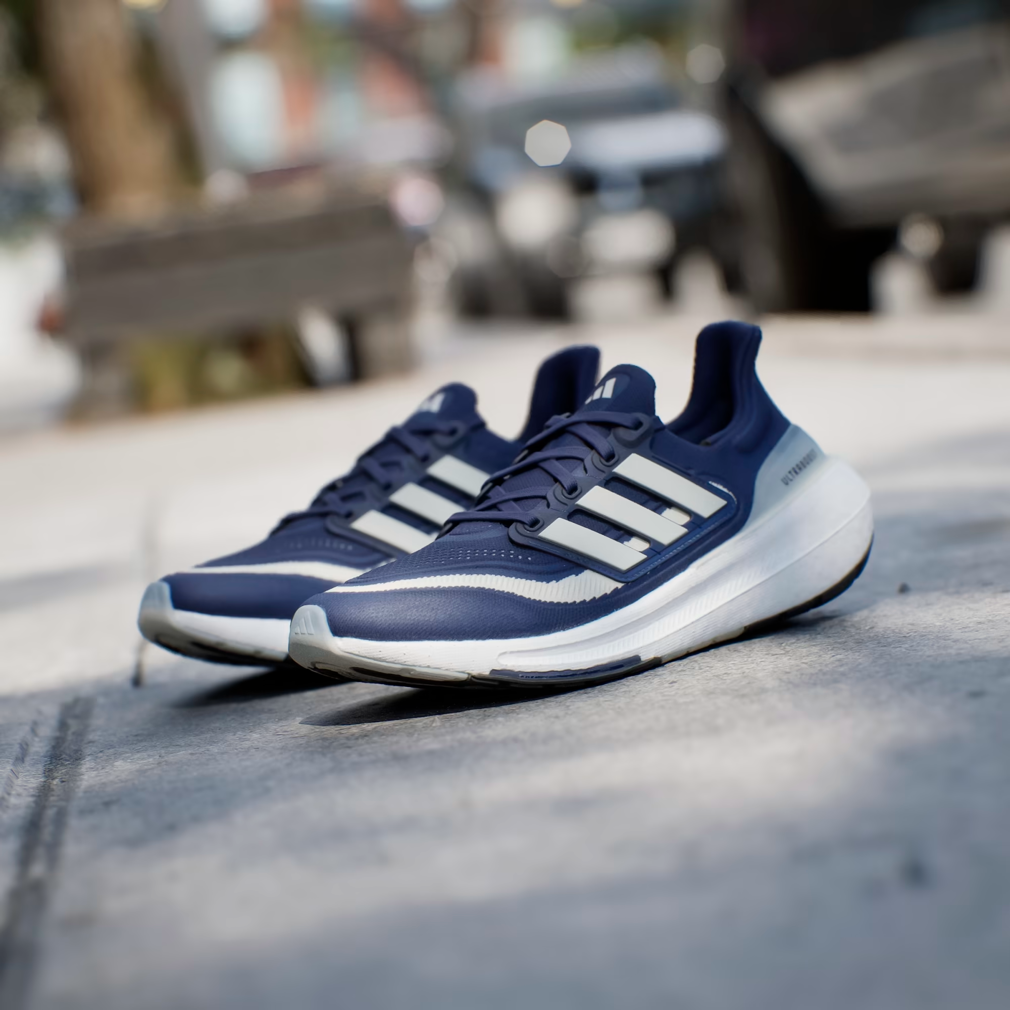 Tênis Adidas Ultraboost Light Dark Blue