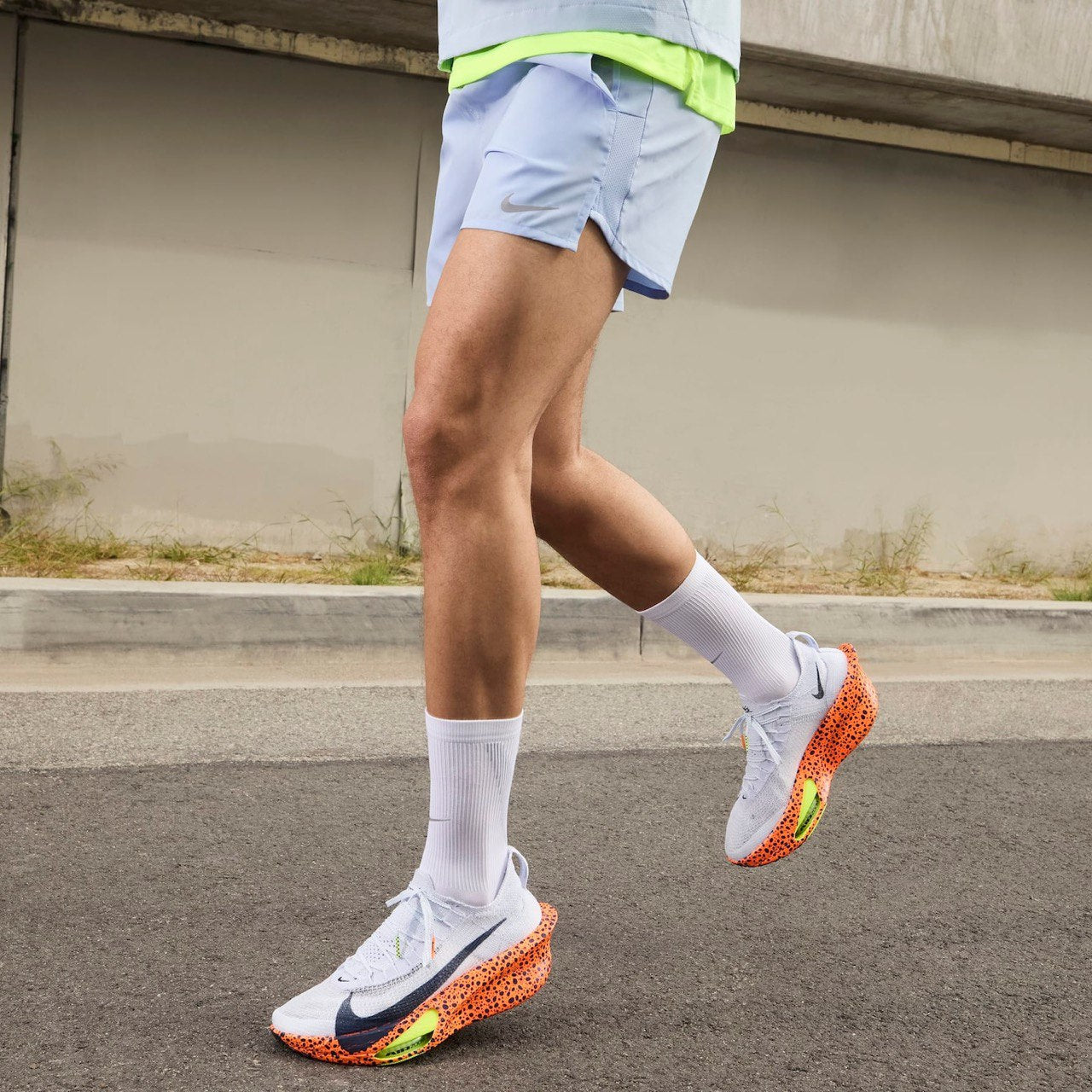 Tênis Nike ZoomX ALPHAFLY Next% 3 - Laranja edição limitada