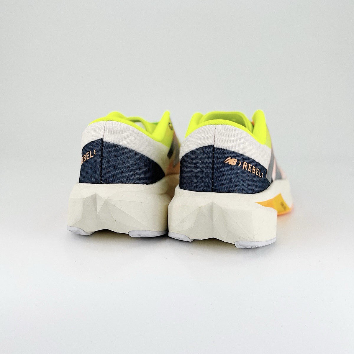 Tênis New Balance FuelCell Rebel V4 - Collor