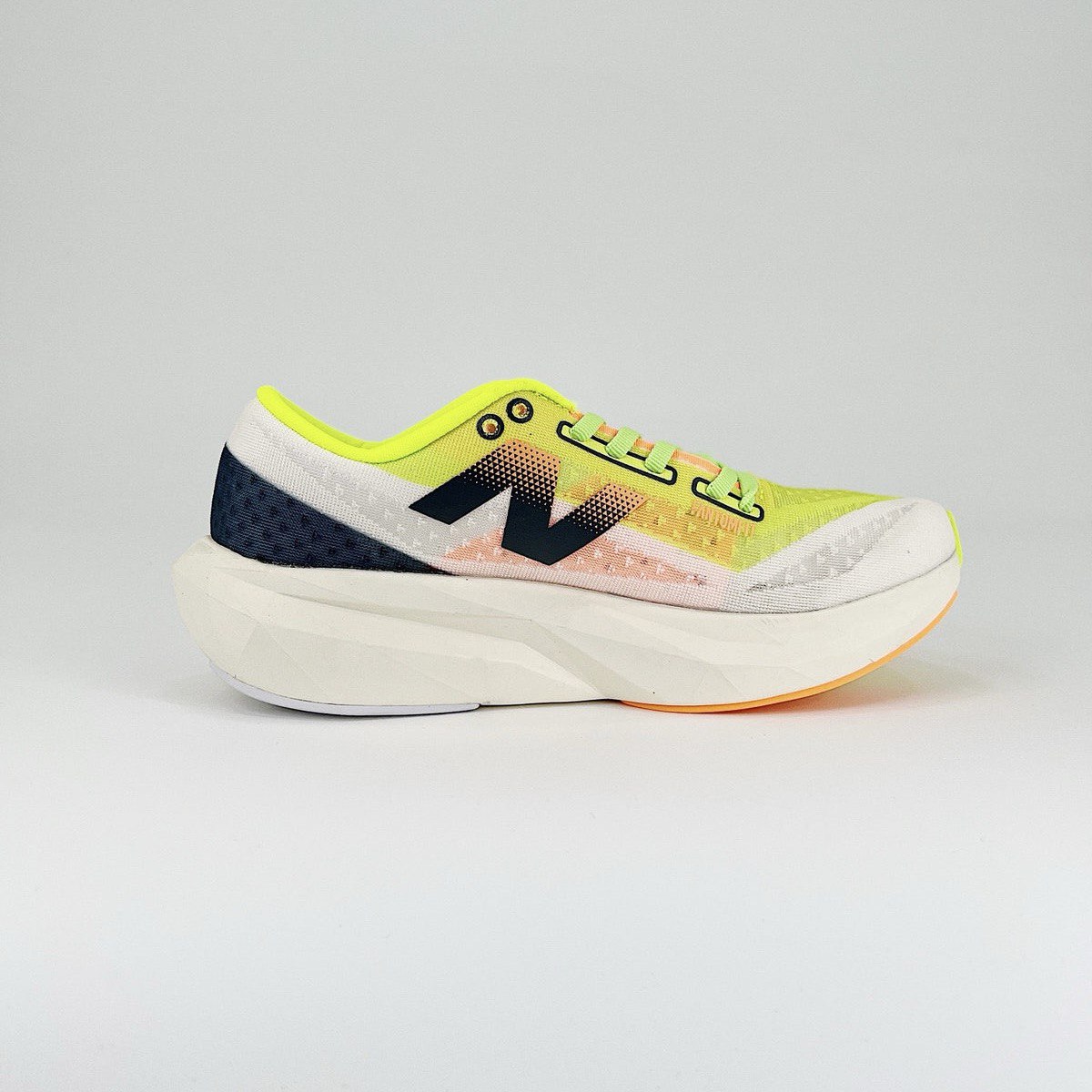 Tênis New Balance FuelCell Rebel V4 - Collor
