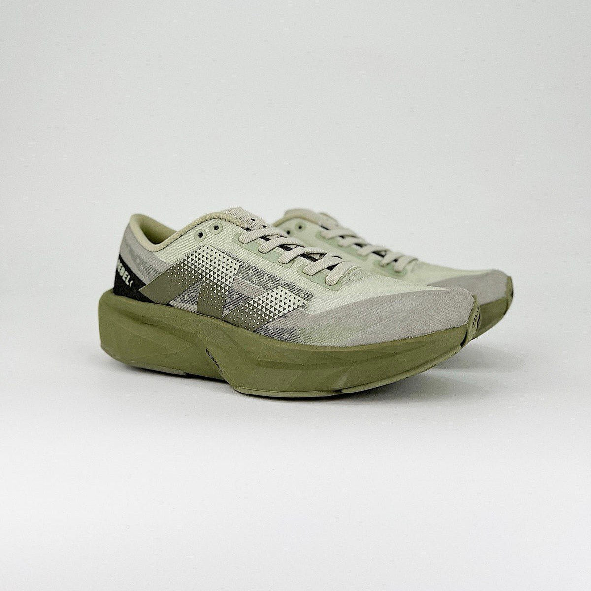 Tênis New Balance FuelCell Rebel V4 - Verde militar