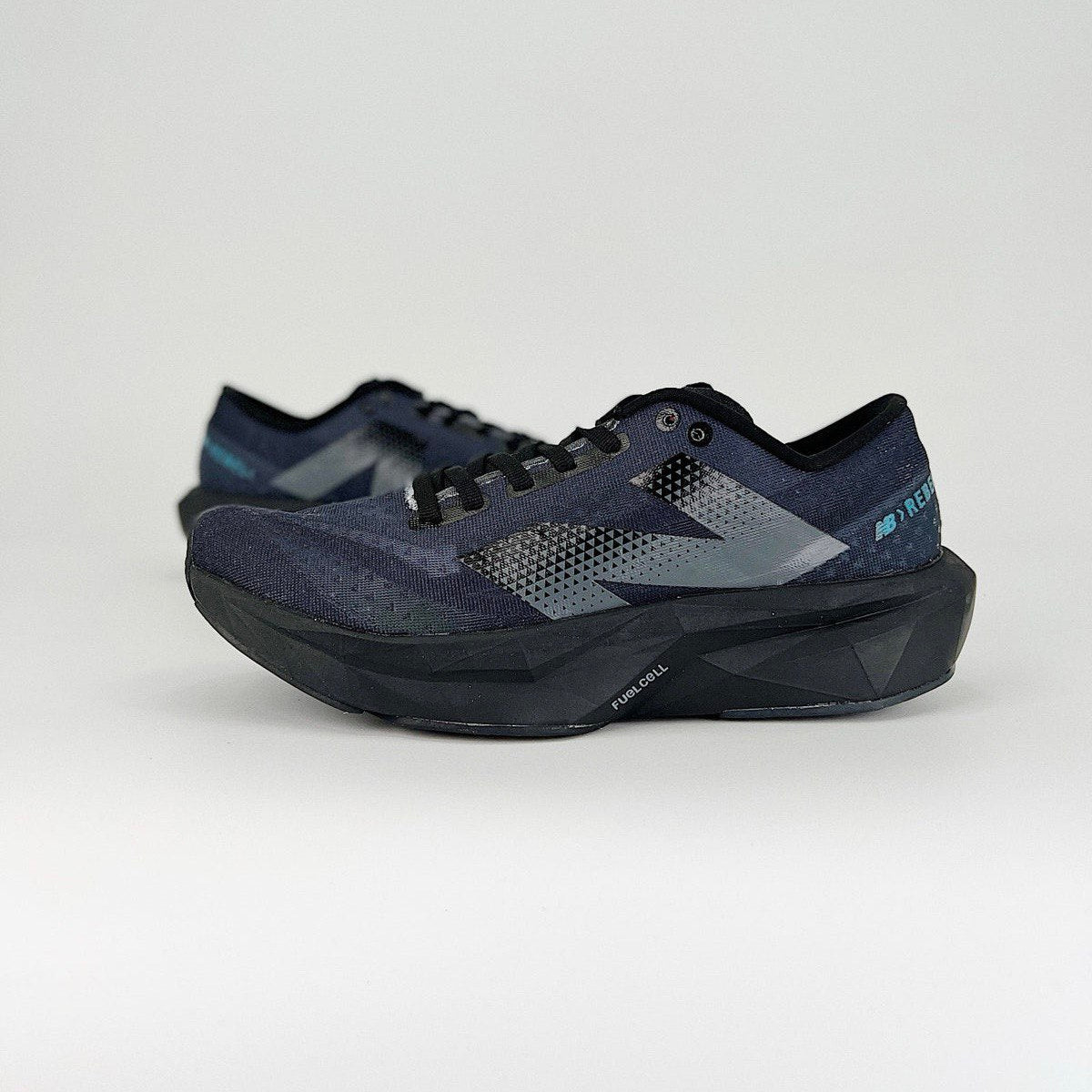 Tênis New Balance FuelCell Rebel V4 - Balck/Preto