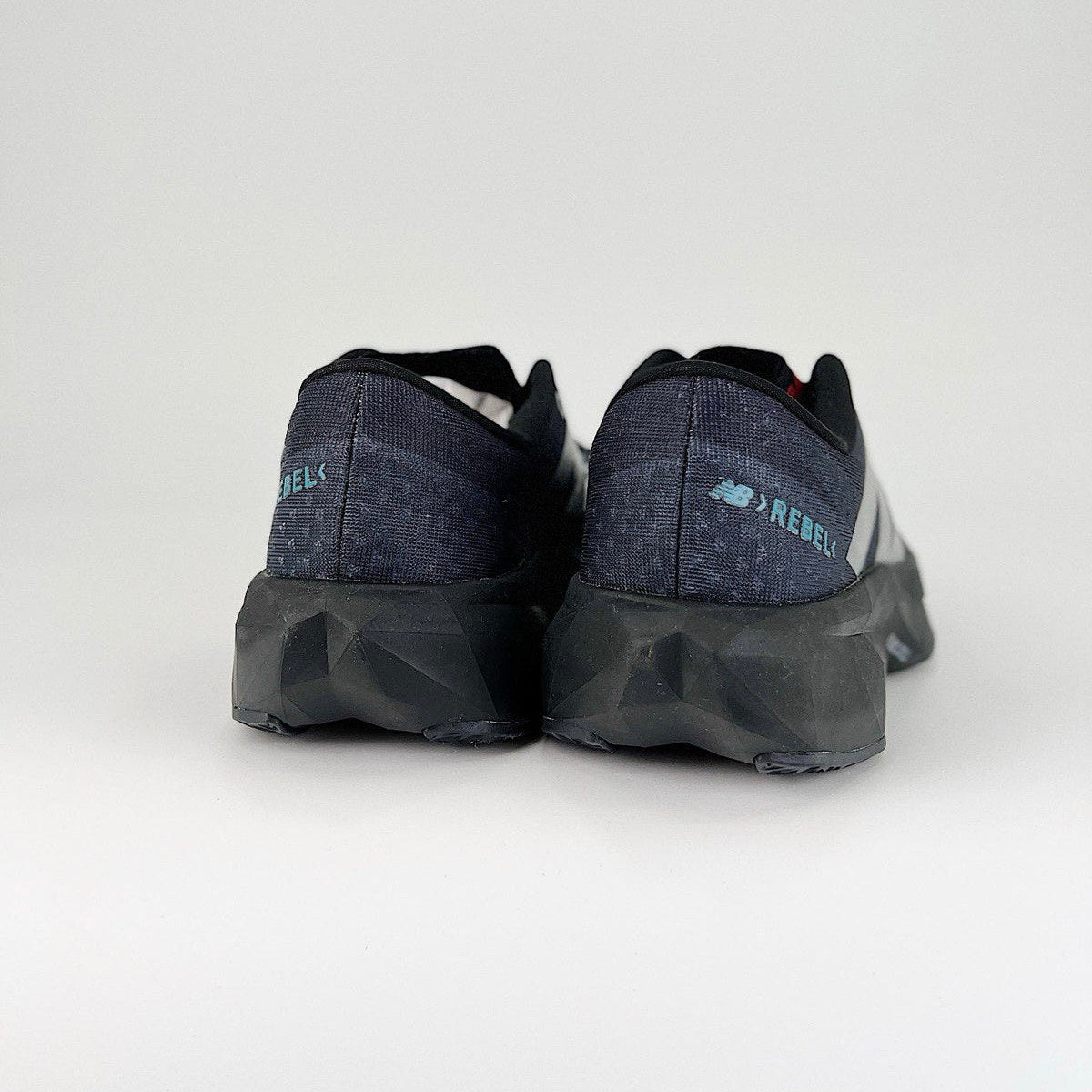 Tênis New Balance FuelCell Rebel V4 - Balck/Preto