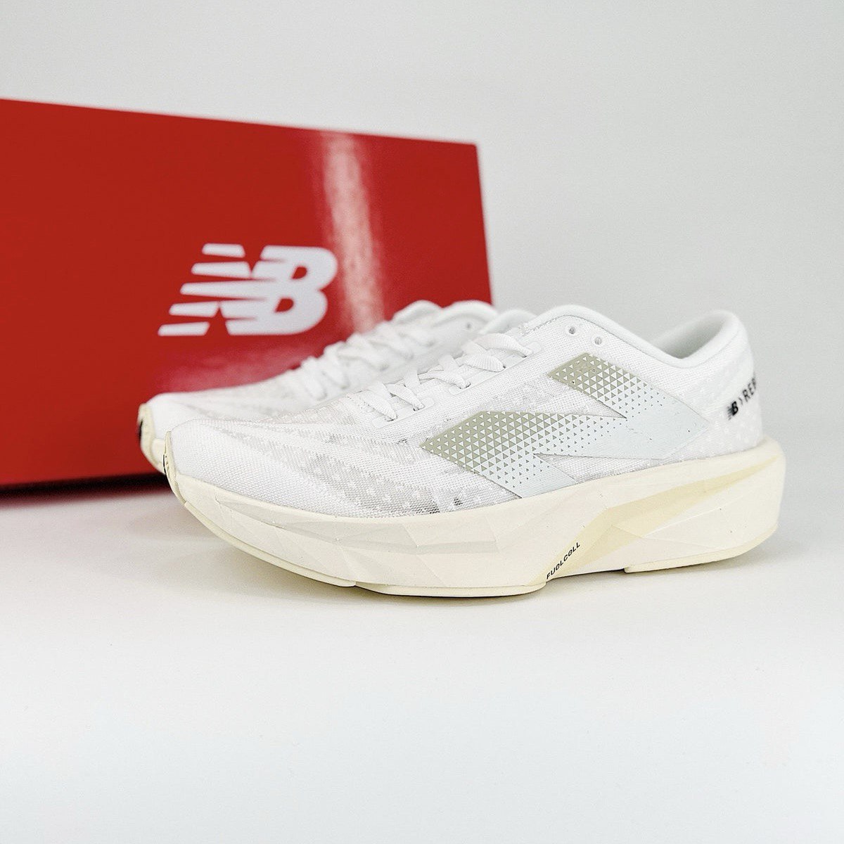 Tênis New Balance FuelCell Rebel V4 - Branco/White