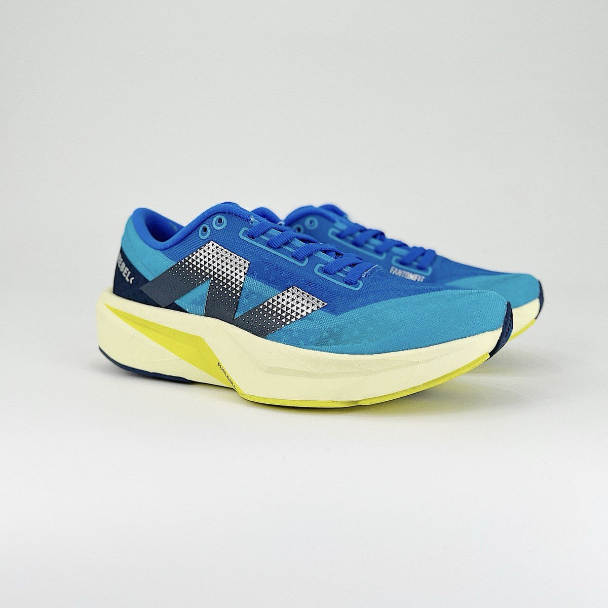 Tênis New Balance FuelCell Rebel V4 - Azul-Collor