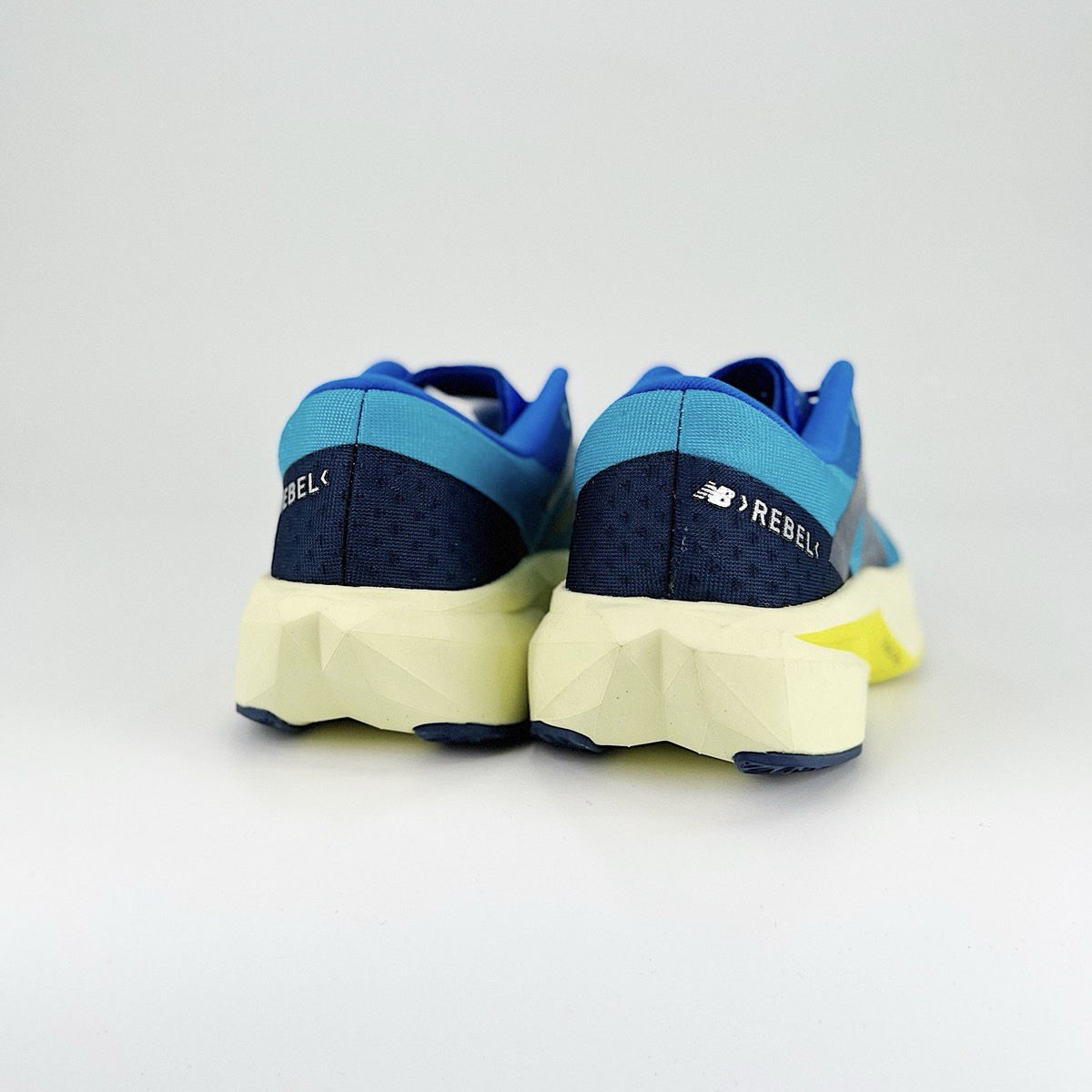Tênis New Balance FuelCell Rebel V4 - Azul-Collor