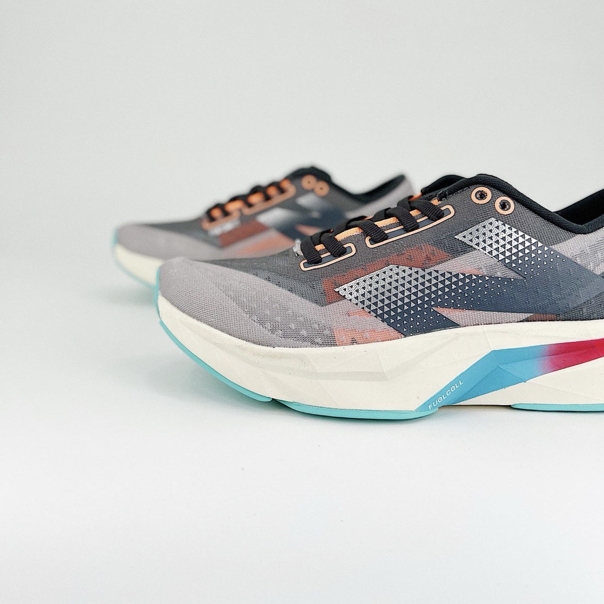 Tênis New Balance FuelCell Rebel V4 - Collor bluerose