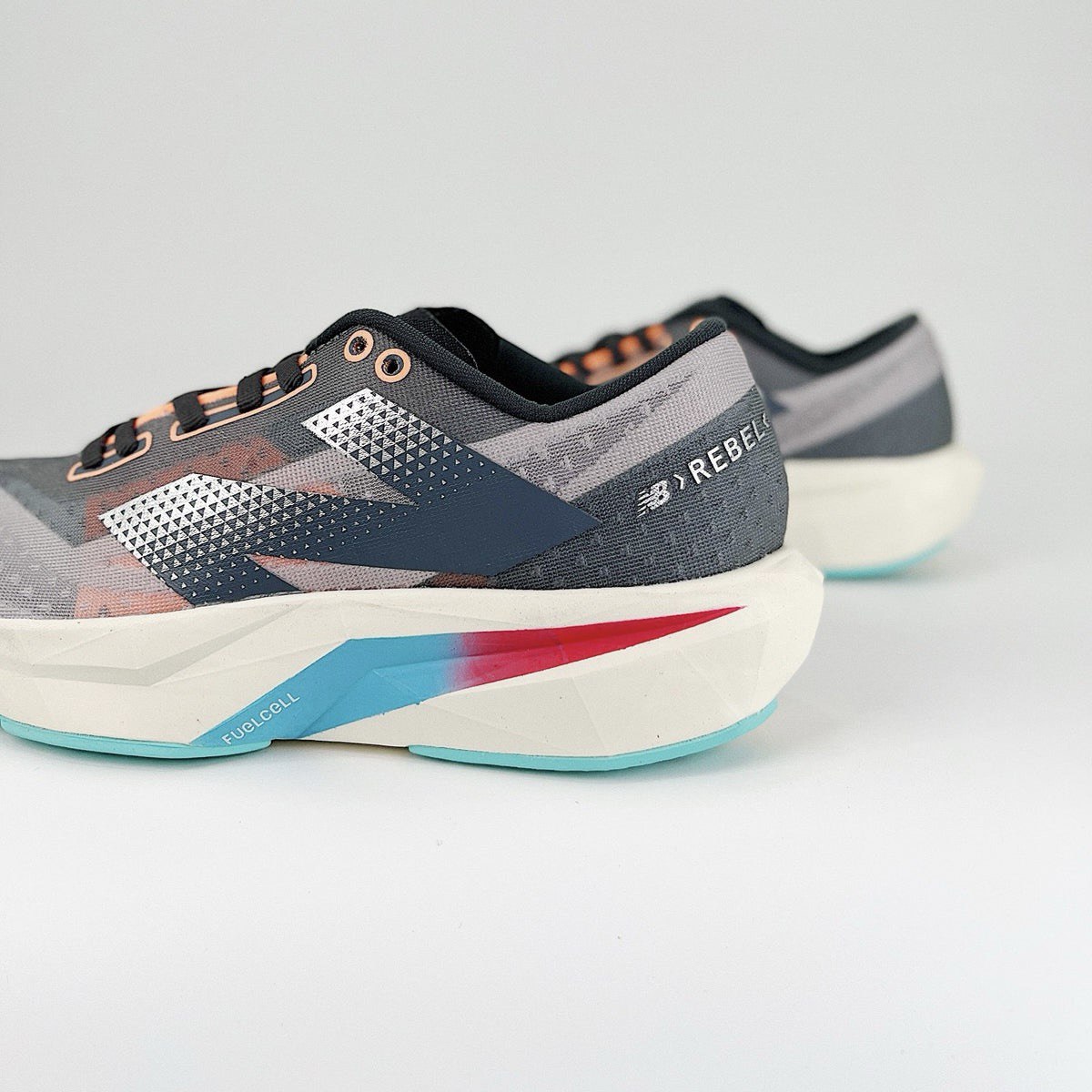 Tênis New Balance FuelCell Rebel V4 - Collor bluerose
