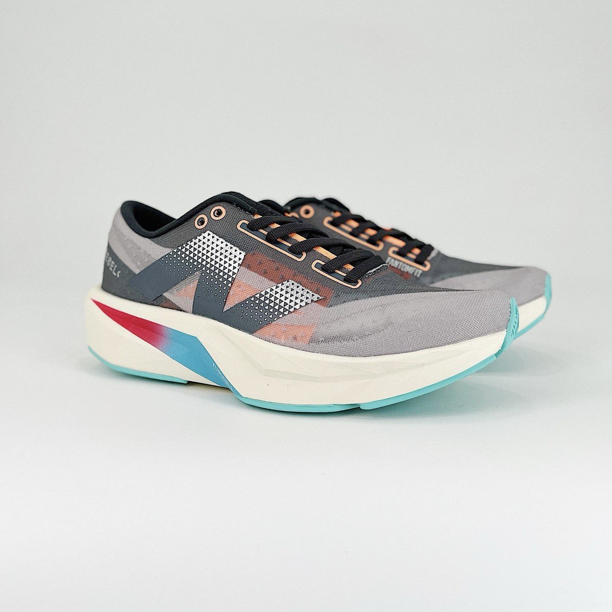 Tênis New Balance FuelCell Rebel V4 - Collor bluerose