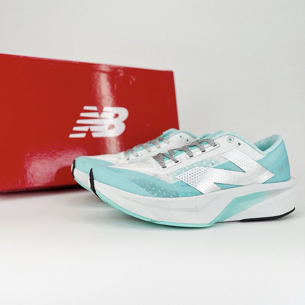 Tênis New Balance FuelCell Rebel V4 - Blue