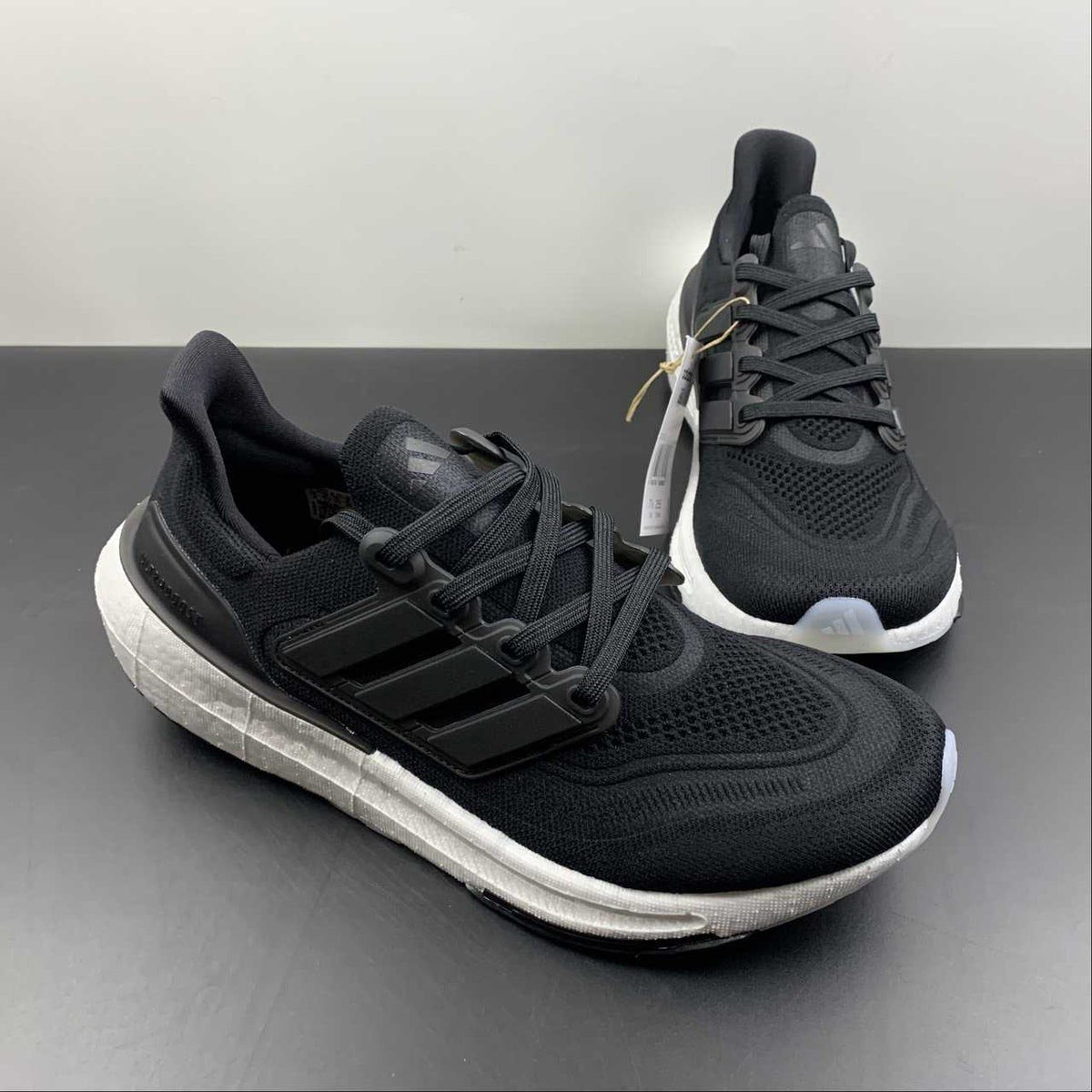 Tênis Adidas Ultraboost Light 23 Preto e Branco