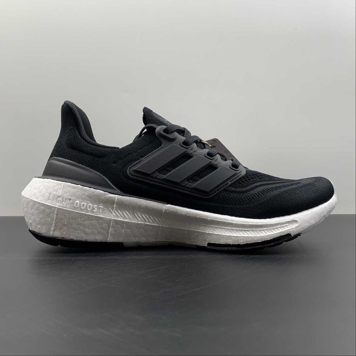 Tênis Adidas Ultraboost Light 23 Preto e Branco