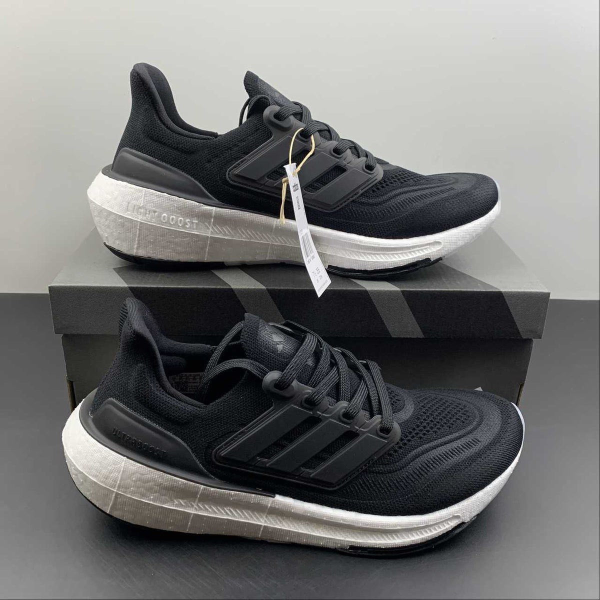 Tênis Adidas Ultraboost Light 23 Preto e Branco