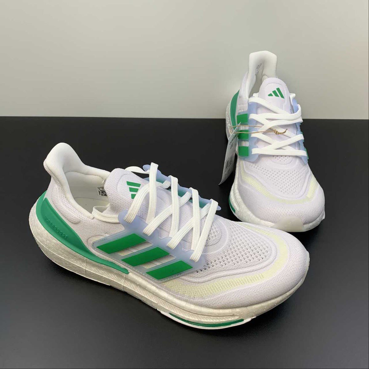 Tênis Adidas Ultraboost Light 23 Branco com Verde