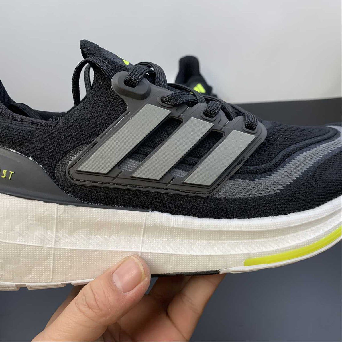 Tênis Adidas Ultraboost Light 23 Preto com Verde