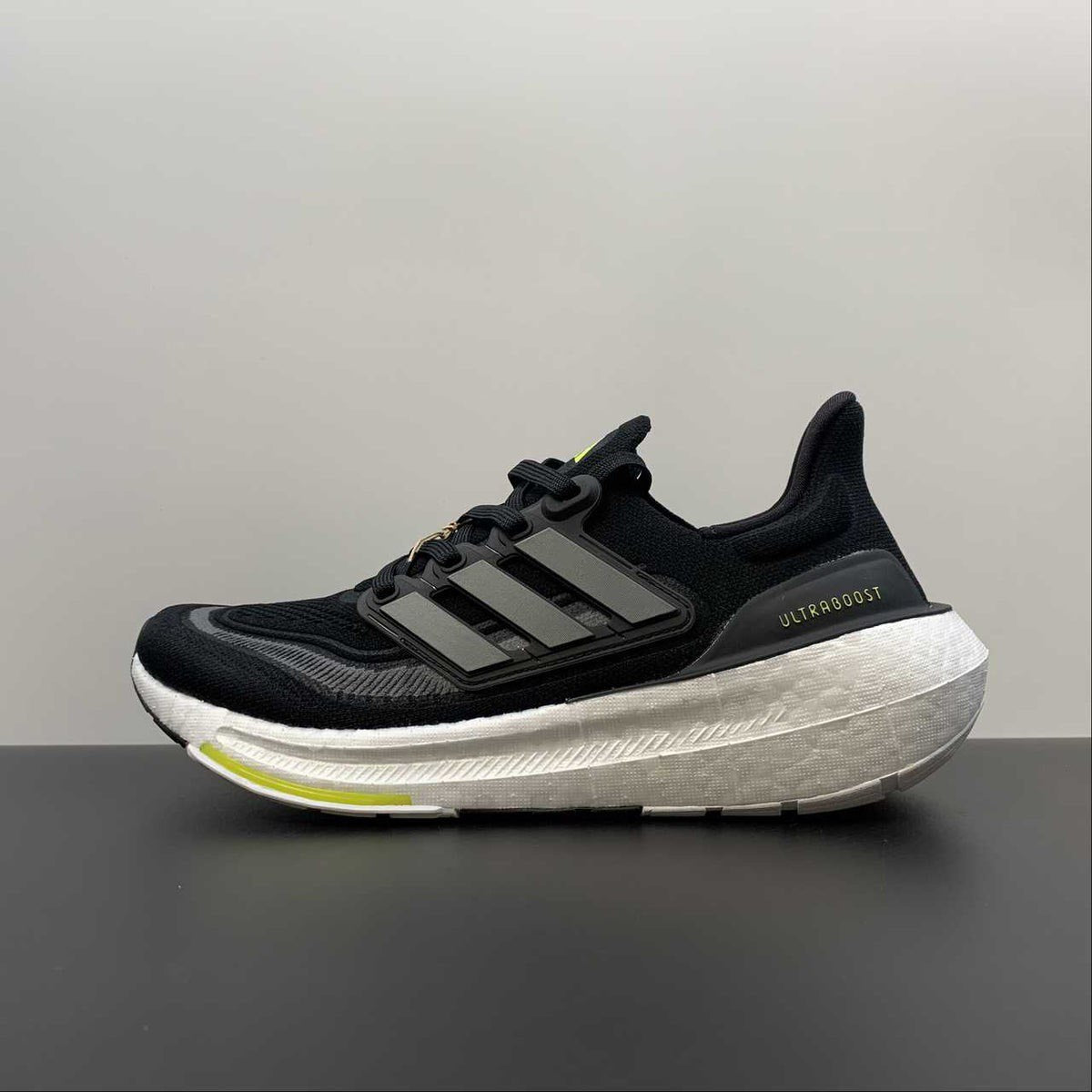 Tênis Adidas Ultraboost Light 23 Preto com Verde
