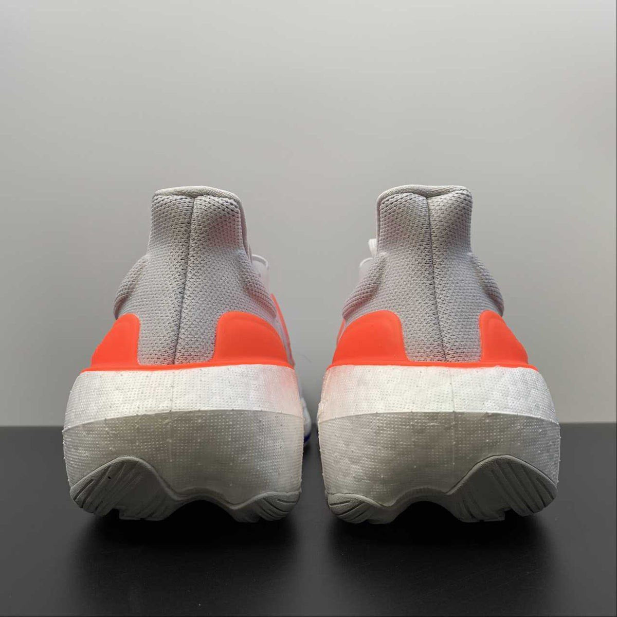 Tênis Adidas Ultraboost Light 23 Cinza com Laranja