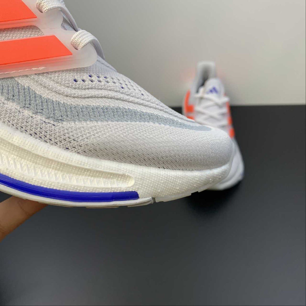 Tênis Adidas Ultraboost Light 23 Cinza com Laranja
