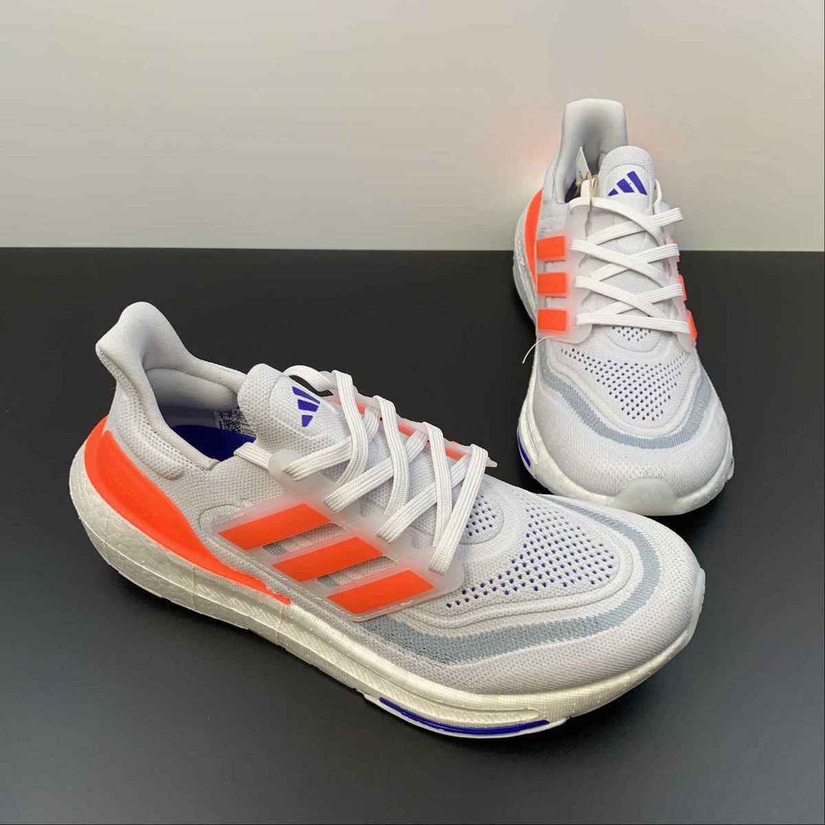 Tênis Adidas Ultraboost Light 23 Cinza com Laranja