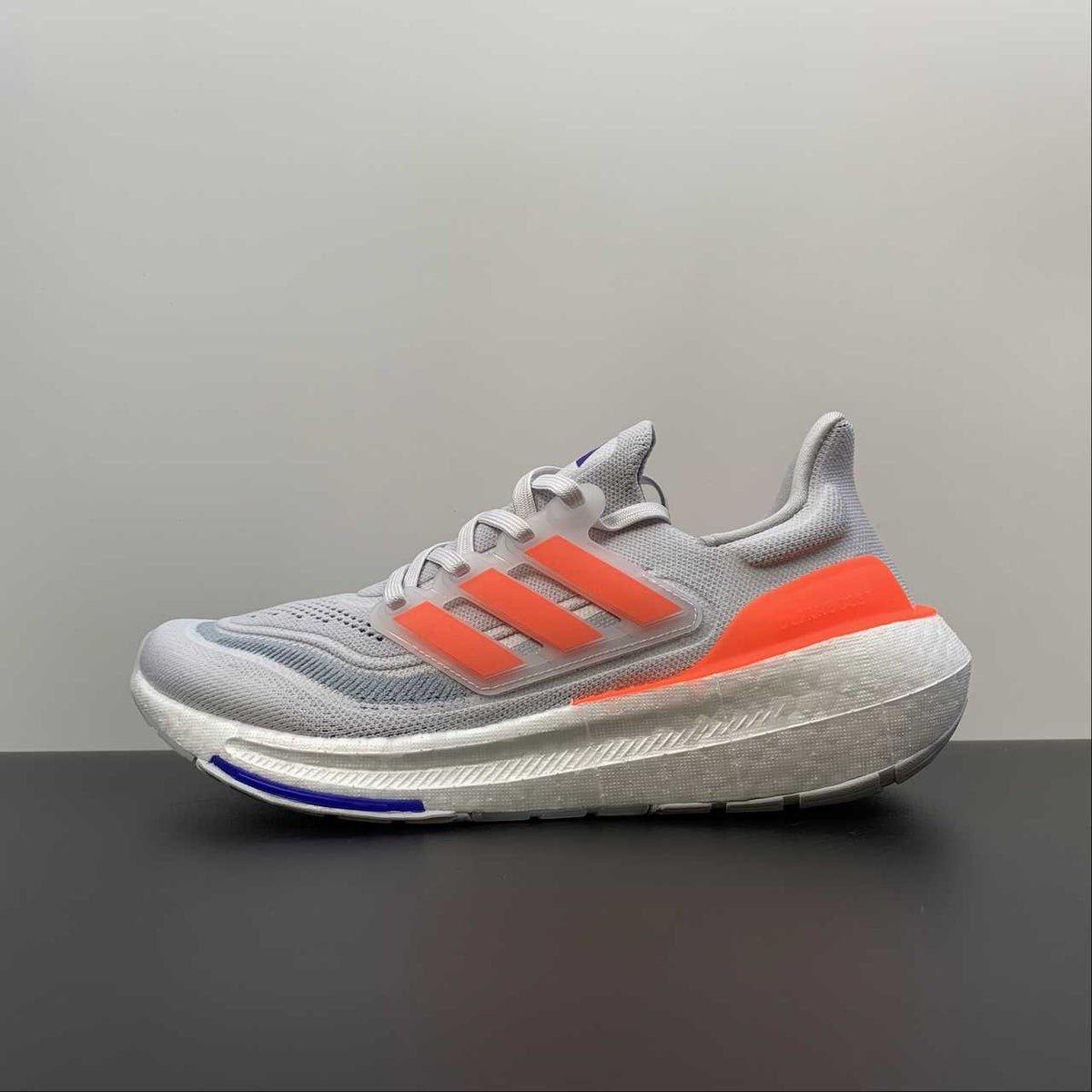 Tênis Adidas Ultraboost Light 23 Cinza com Laranja