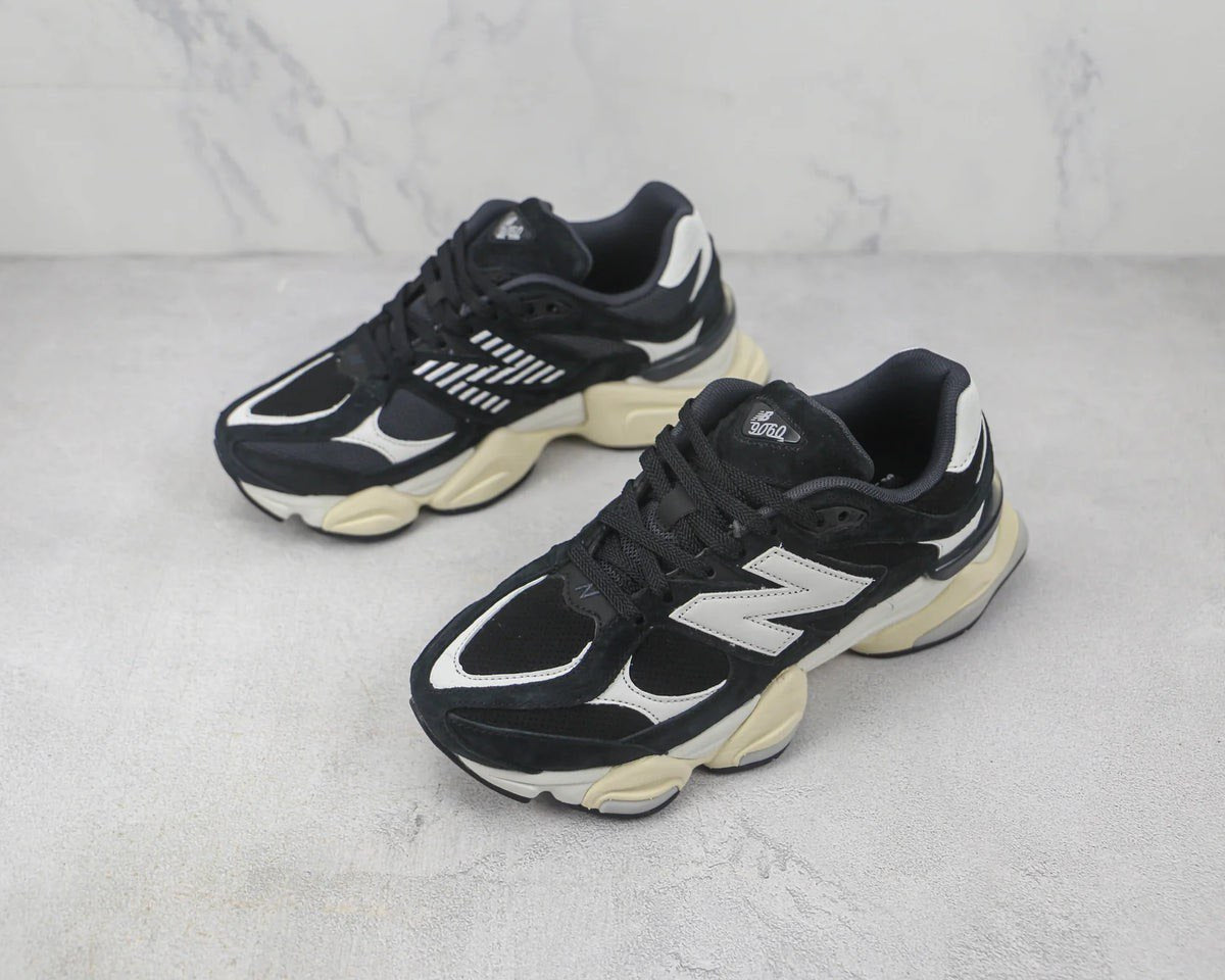 Tênis New Balance 9060 Sea Salt Black White