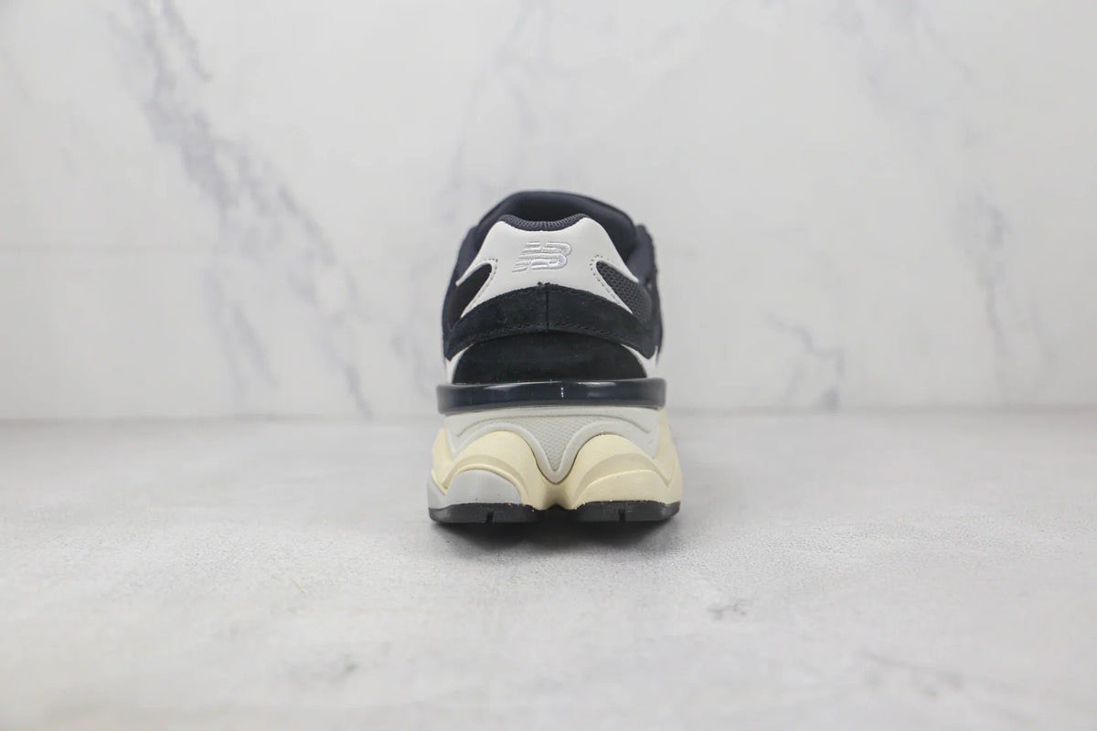 Tênis New Balance 9060 Sea Salt Black White