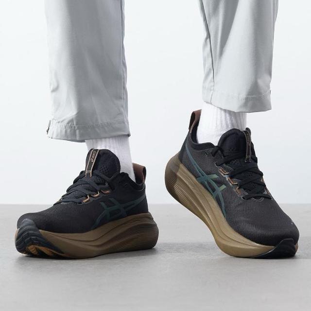 Tênis Asics Gel - Nimbus 27 Platinum - Preto/Dourado