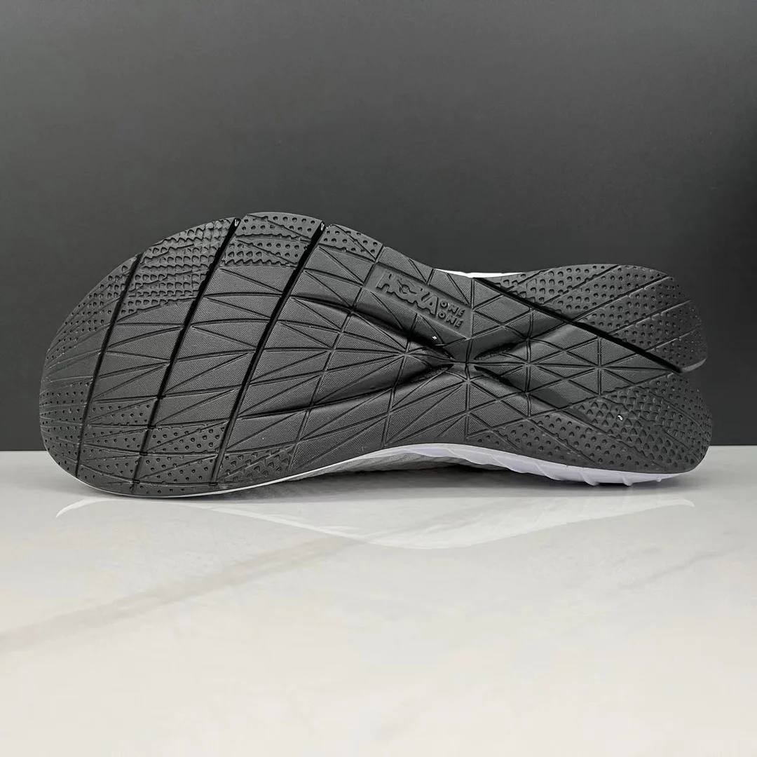 Tênis Hoka Carbon X3 - Preto/Branco