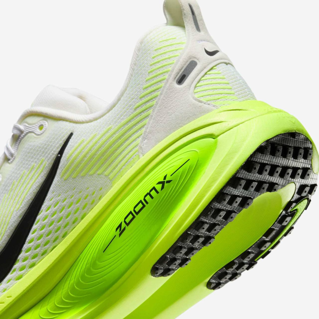 Tênis Nike Vomero 18 - Branco/Verde
