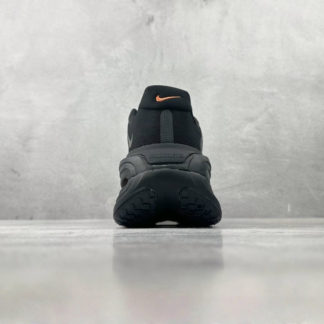 Tênis Nike Vomero Premium - Preto/Laranja
