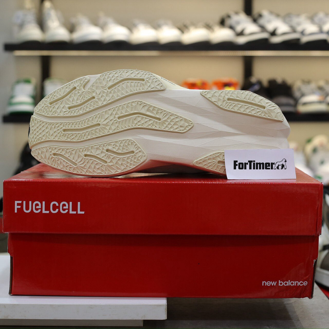 Tênis New Balance FuelCell Rebel V4 - Branco/White