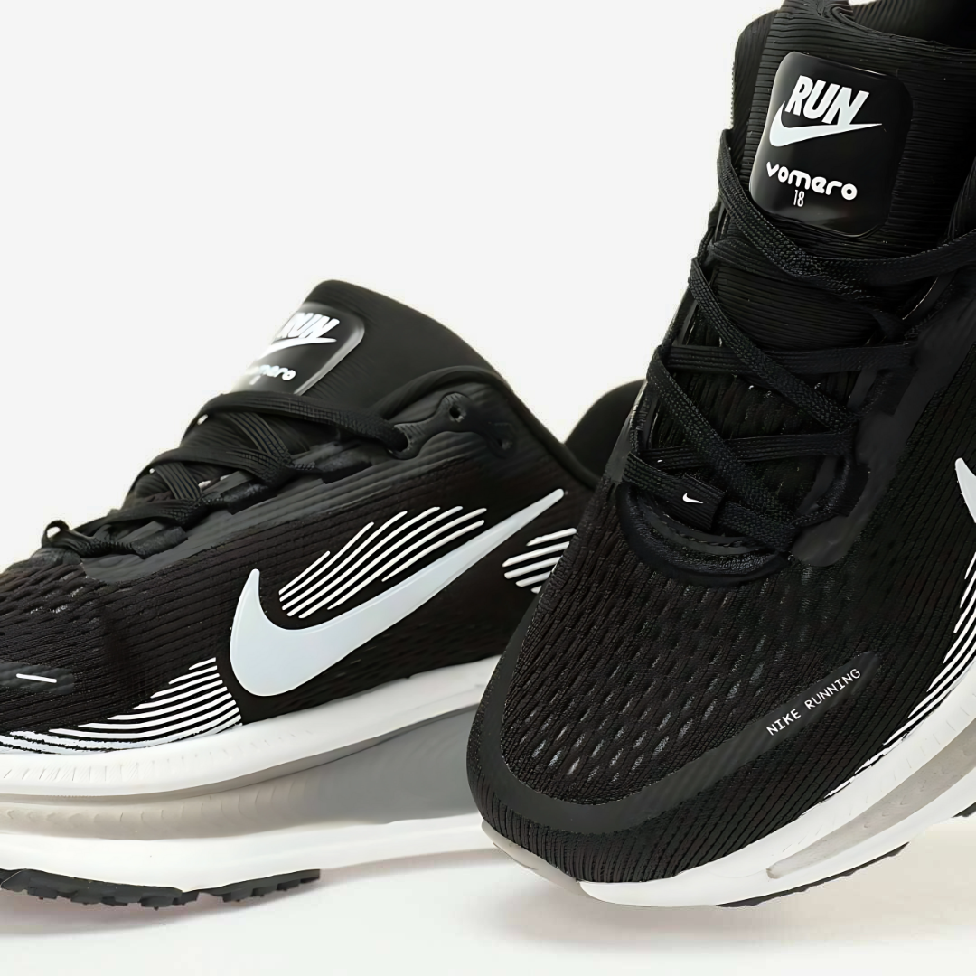 Tênis Nike Vomero 18 - Preto/Branco/Cinza
